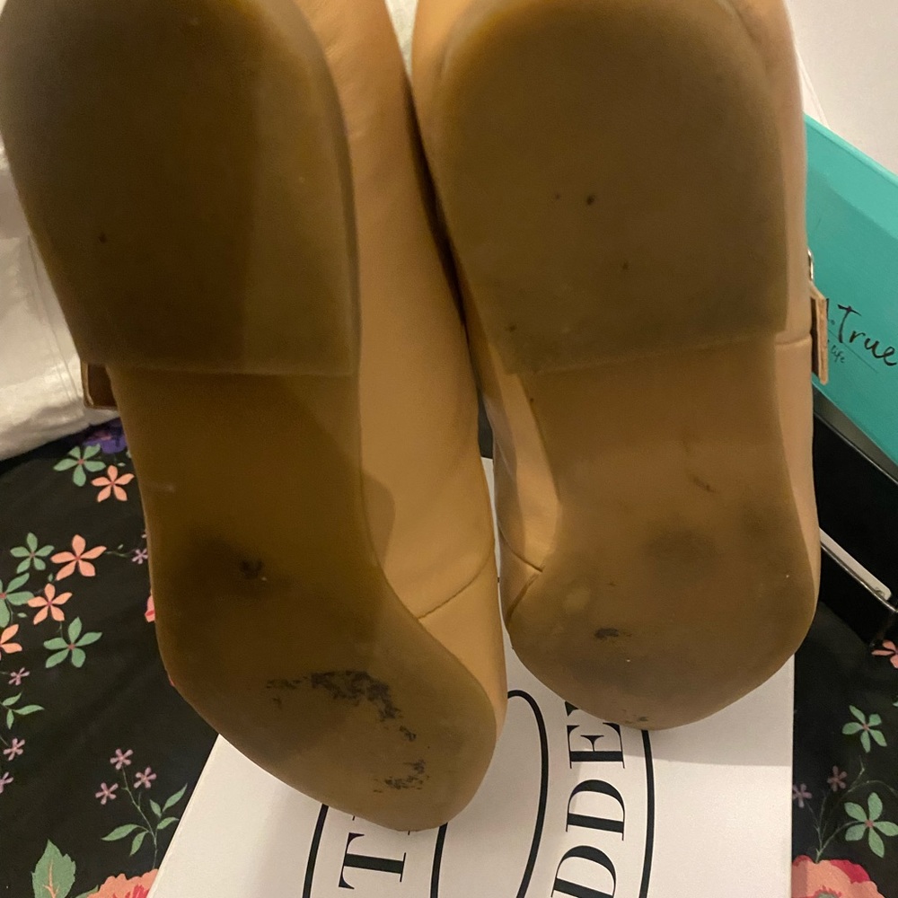 Flats - Picture 2 of 4